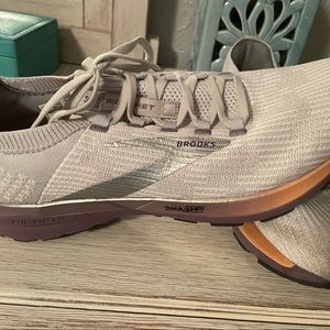 Size 11 Brooks